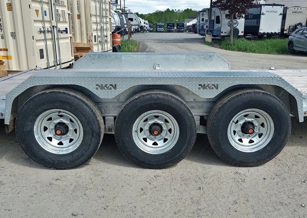 2024 N&N Trailers 20 ft Equipment Trailer – Full-Width Ramps – Close up view of the triple axle wheels and galvanized fenders with logo