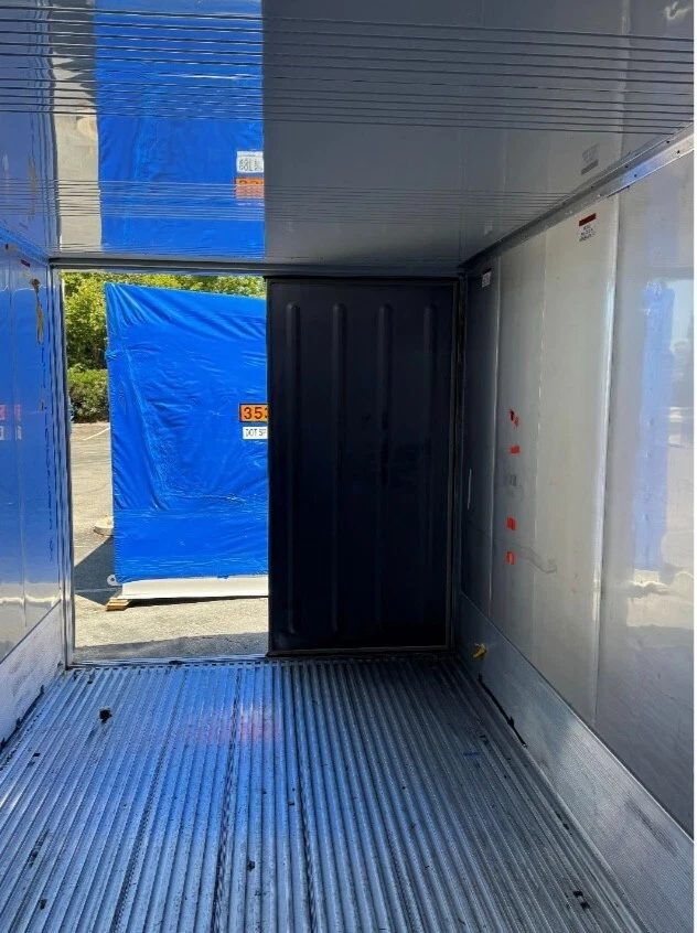 20ft Used Refrigerated Shipping Container – Thermo King – empty refrigerated container interior with ribbed floor and open doorway