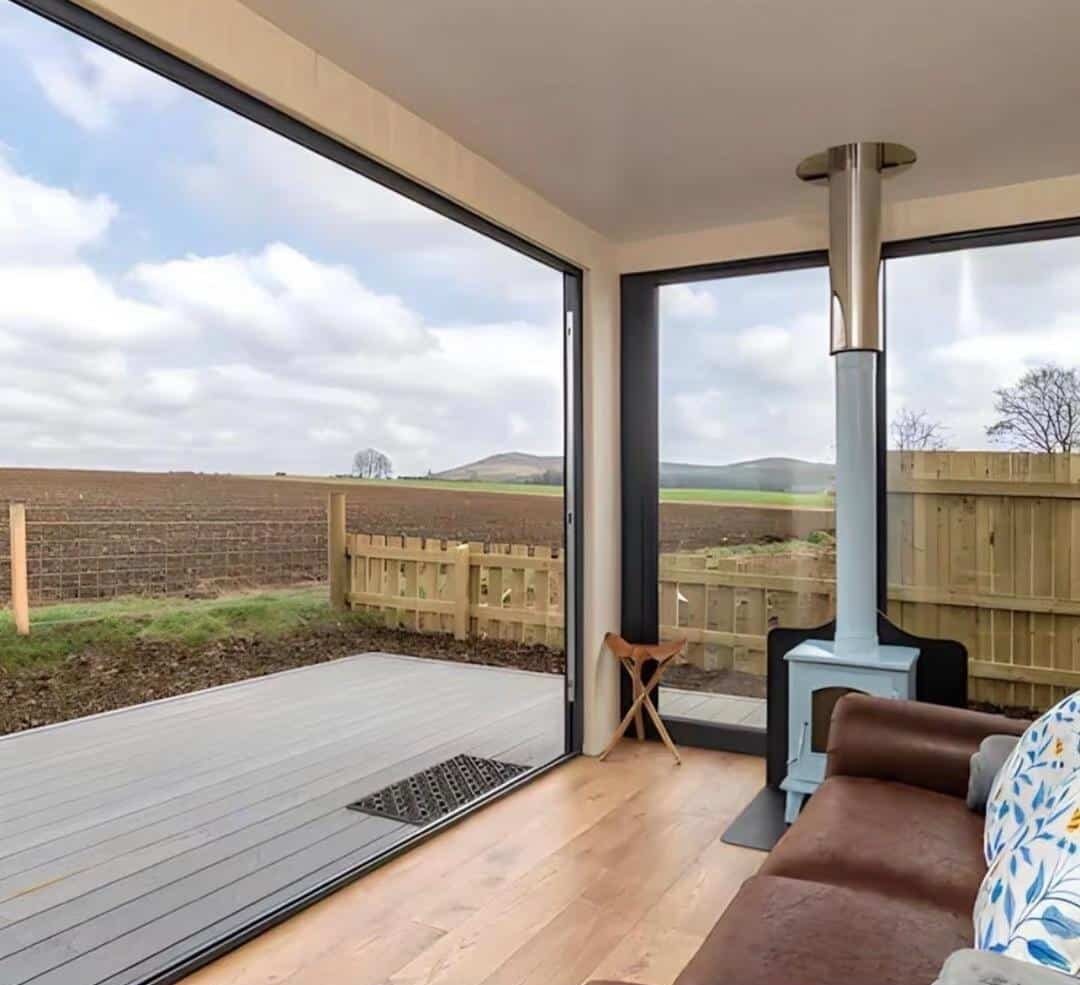 20ft Container Home – Open Layout With Outdoor Deck – Modern Single-Storey Container House with Spacious Deck, Fully Furnished Portable Tiny Home, Disaster-Resistant Prefab Family House — 20ft — new in new… (4)