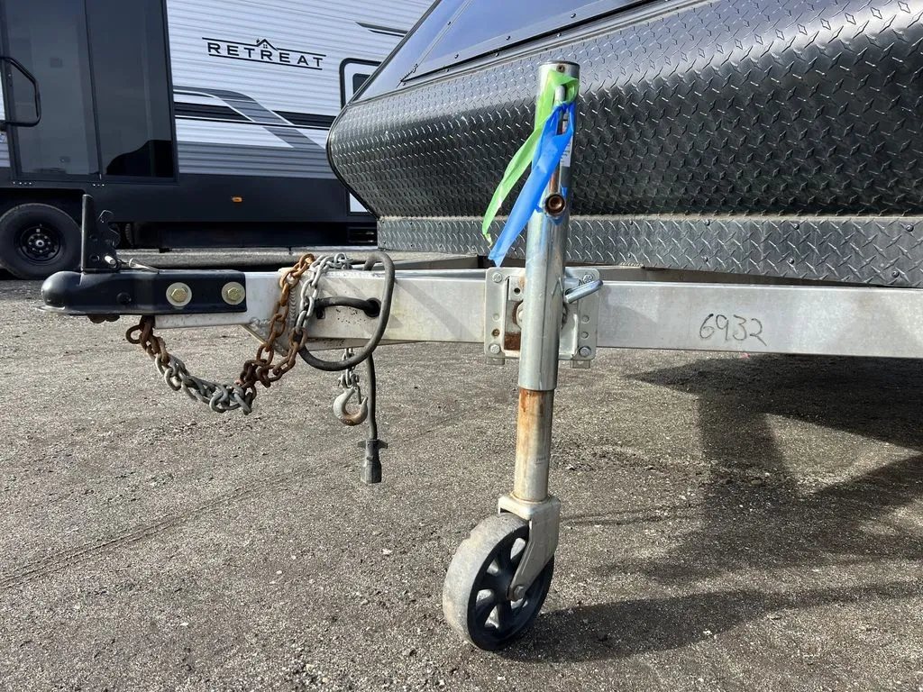 2021 Mission Trailers 2-Place Hybrid – Blackout Package – Detailed view of the trailer hitch, safety chains, and manual jack