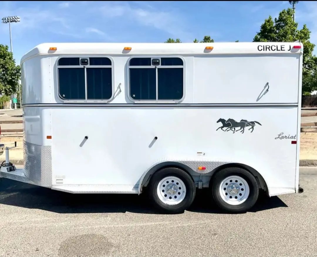 2007 Circle J 2 Horse Trailer – Slant Load – Direct profile of left side of white horse trailer on asphalt