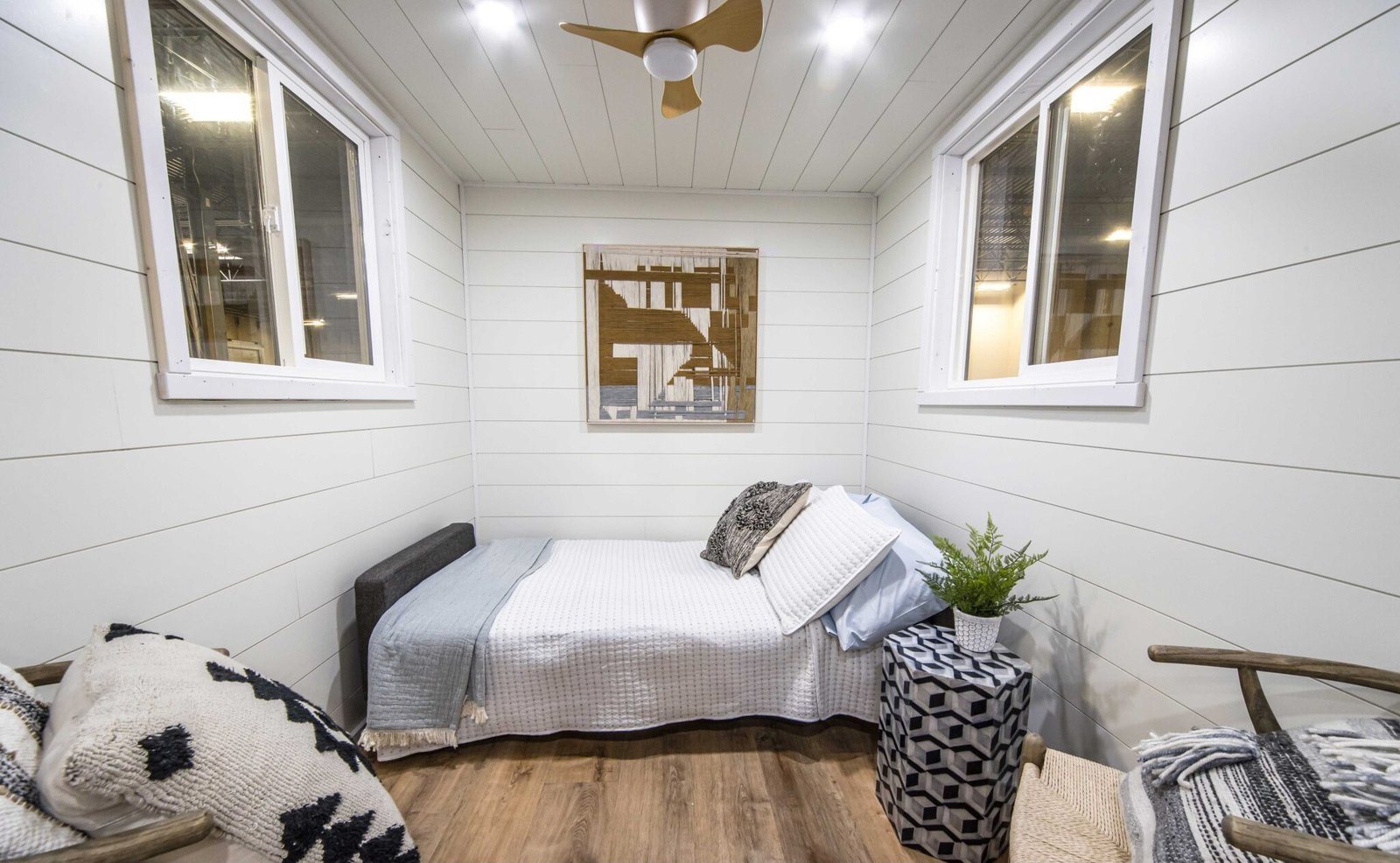 20ft Ezra Container Home – Open Layout, Full Bath – 20FT Ezra Modern Container Home | Turnkey Tiny House | Portable Prefab Container Home — 20ft — new in new condition (9)