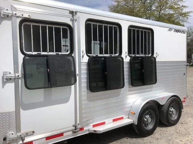 2010 Merhow 3 Horse Bumper Pull Trailer – Rear Ramp – Close exterior shot showing three drop down windows on the trailer side