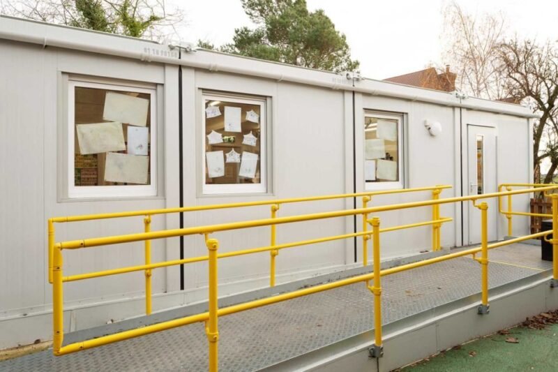 6-Bay Euro Modular Building – Reconfigurable Panels – Close-up exterior view of the modular building panels and multiple windows