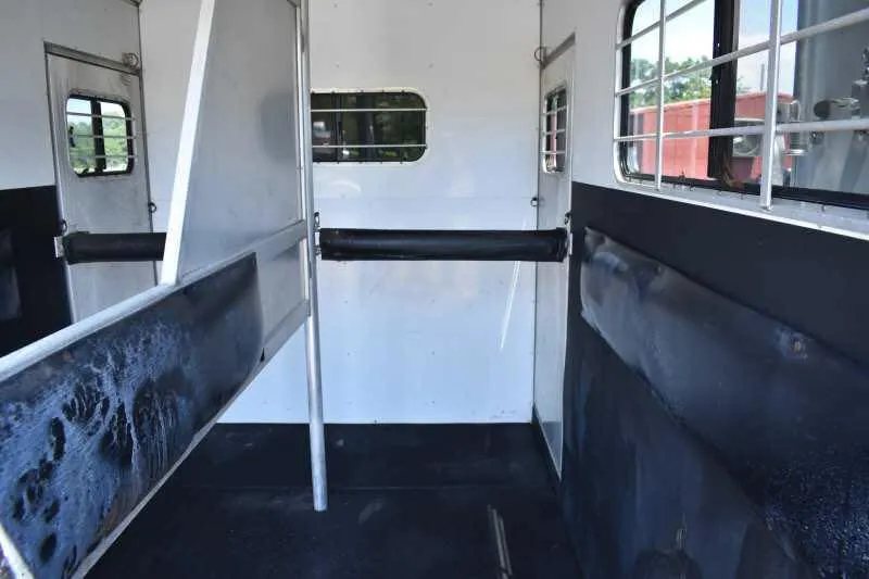 2000 Sundowner 2 Horse Gooseneck Trailer – Dressing Room – Interior of the horse trailer showing the wall padding and windows