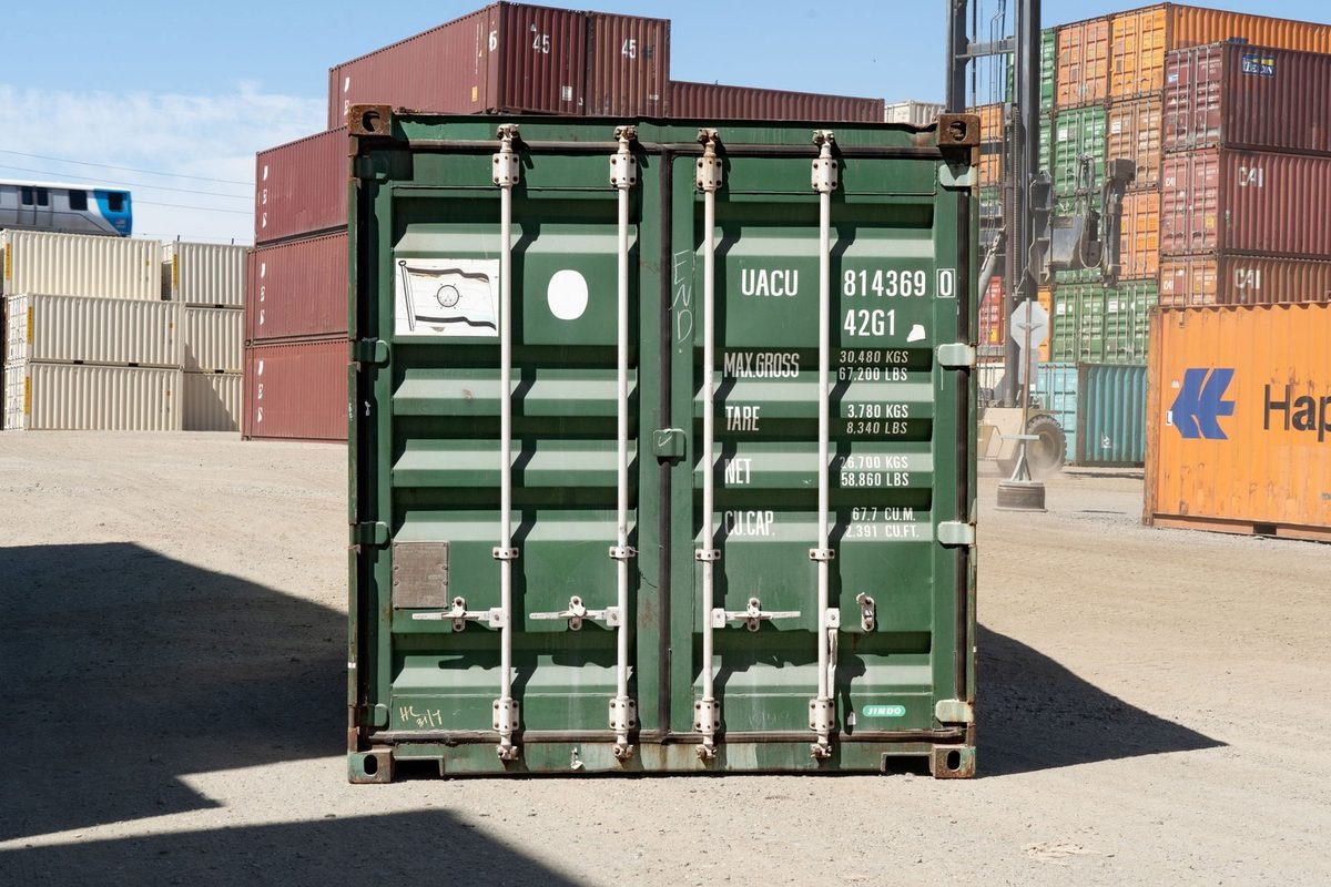 40ft Used Shipping Container – Standard Height, Storage Grade – straight-on view of closed green container cargo doors