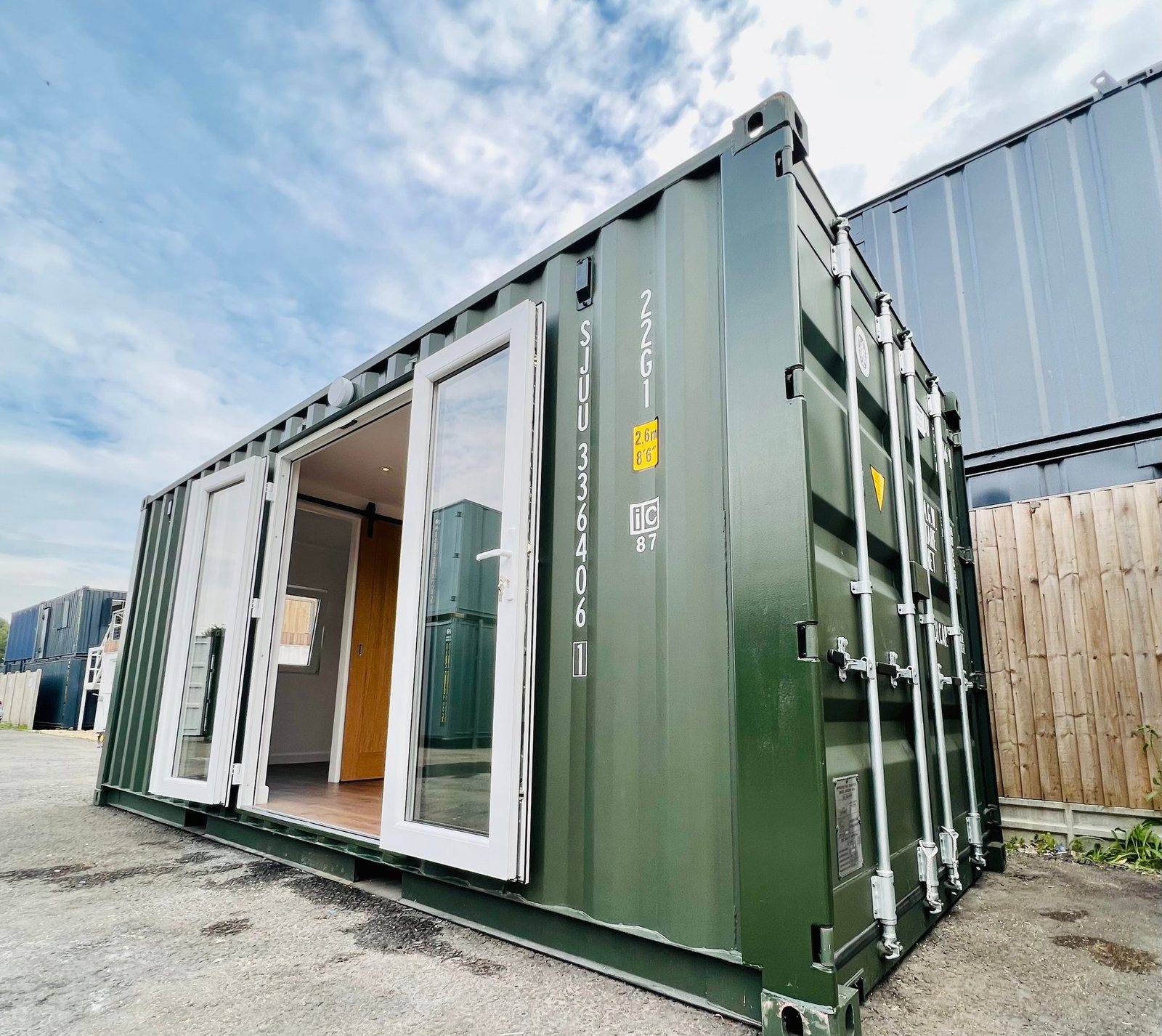 20ft Container Home – One Bed Box, 1 Bedroom – A 20ft refurbished shipping container transformed into a one-bed box annex with secure double-glazed french doors and steel exterior
