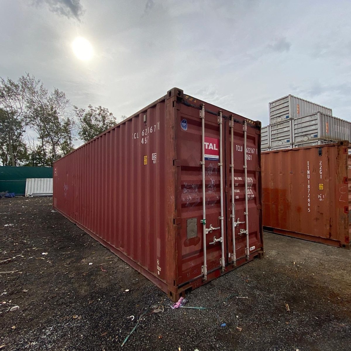 40ft Used Shipping Container – Lockable Double Cargo Doors – three-quarter exterior view of used container with cargo doors closed