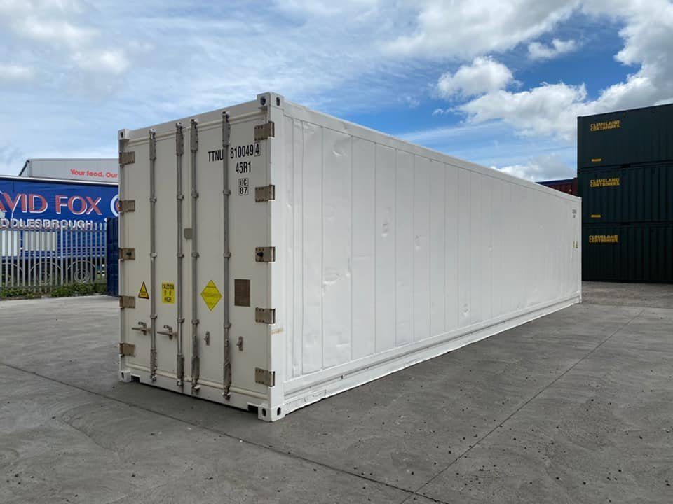 40ft High Cube Reefer Container – Integrated Temperature Logging – three-quarter exterior view of white refrigerated container with closed doors