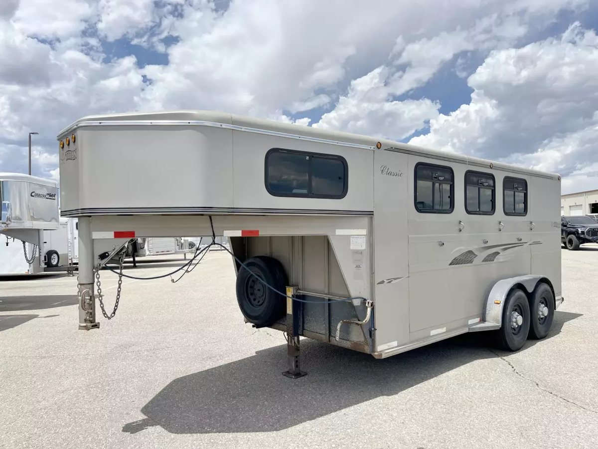 2001 Titan 3 Horse Gooseneck Trailer – Steel, Dressing Room – A three-quarter exterior view of a beige horse trailer with gooseneck hitch