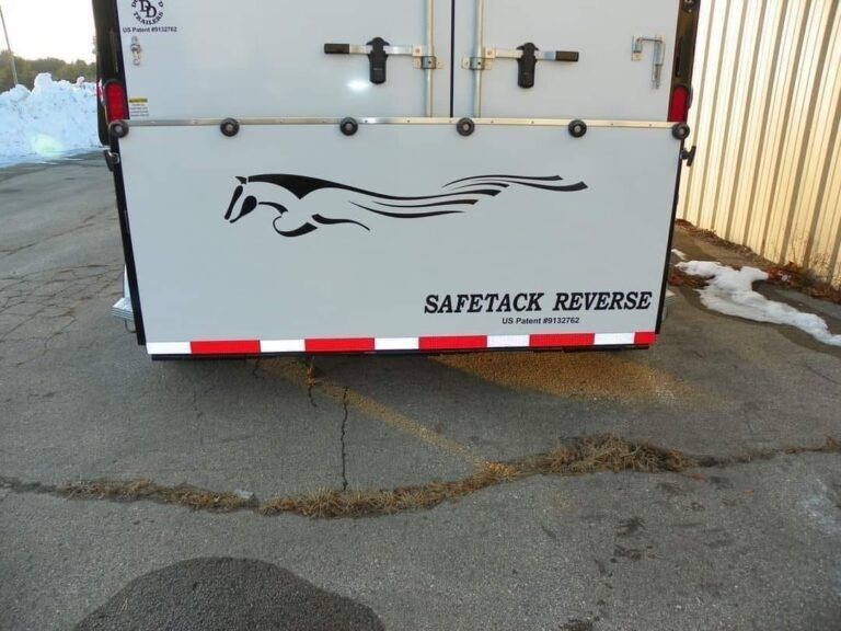 2022 Double D 2 Horse Bumper Pull – Reverse Slant – Close up of the graphics on the rear loading ramp