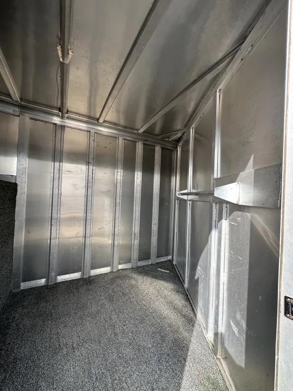 2000 Featherlite 3 Horse Gooseneck – Dressing Room – The interior of the carpeted front dressing room area with aluminum walls