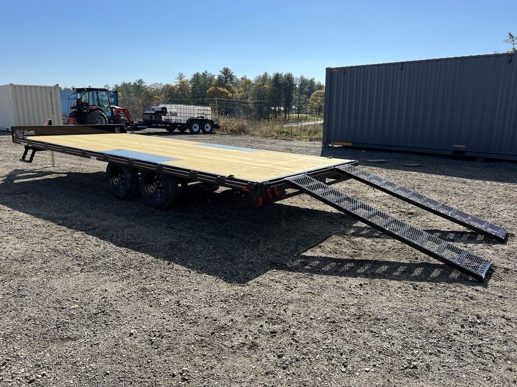 2024 Diamond C 20 ft Deckover – Slide-In Ramps – The trailer with its metal mesh slide-in ramps extended for loading