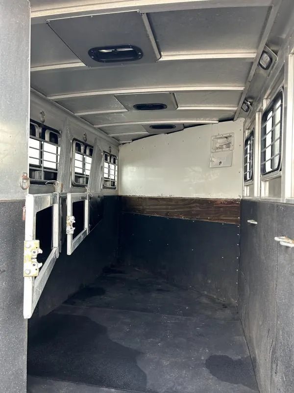 2002 Silverado 3 Horse Gooseneck Trailer – Wood Interior – View of the empty horse stall area with aluminum dividers and windows
