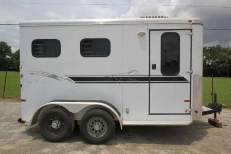 2003 Sundowner 2 Horse Trailer – Dressing Room – Right side view of the trailer with a closed entry door