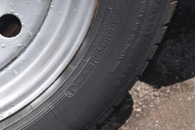 2006 Adam 7302 3 Horse Trailer – Aluminum, Dressing Room – Extremely close-up shot of the tire sidewall showing size and specifications