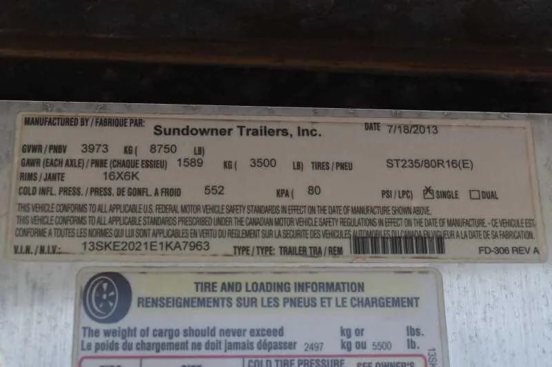 2014 Sundowner 2 Horse Gooseneck Trailer – Electric Jack – Manufacturer identification plate showing VIN and weight specifications