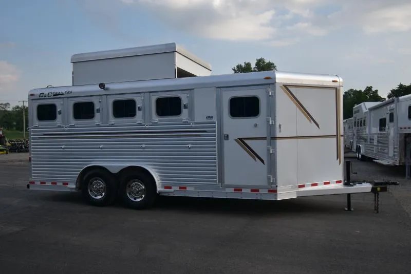 2008 C and C Trailers 4 Horse Bumper Pull – Hay Pod – Exterior side view showing the dressing room door and windows