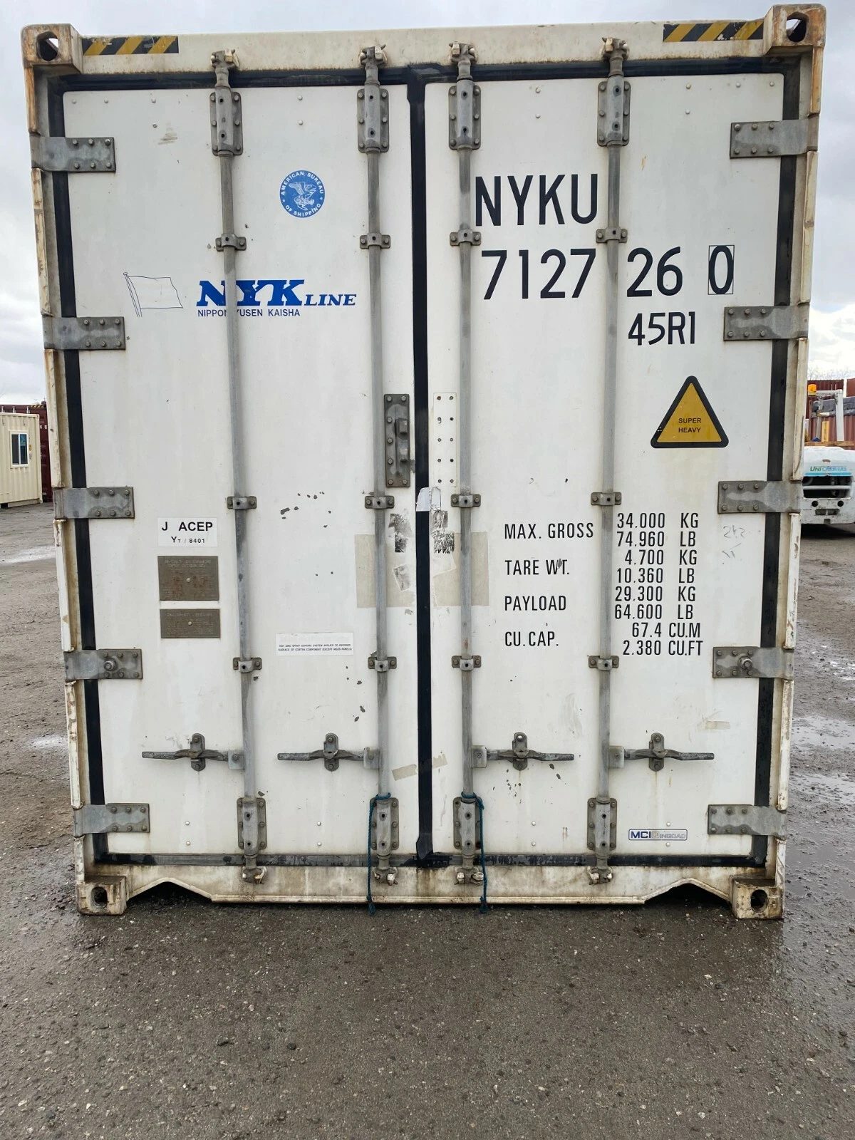 40ft Used Reefer Container – Non-Working Insulated Storage – straight-on view of weathered refrigerated container with closed cargo doors