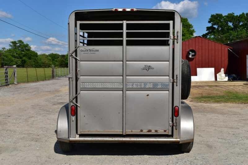 2010 Calico 2 Horse Trailer – Steel, Walk-In Dressing Room – Rear view of the horse trailer showing closed double rear doors with ventilation slats