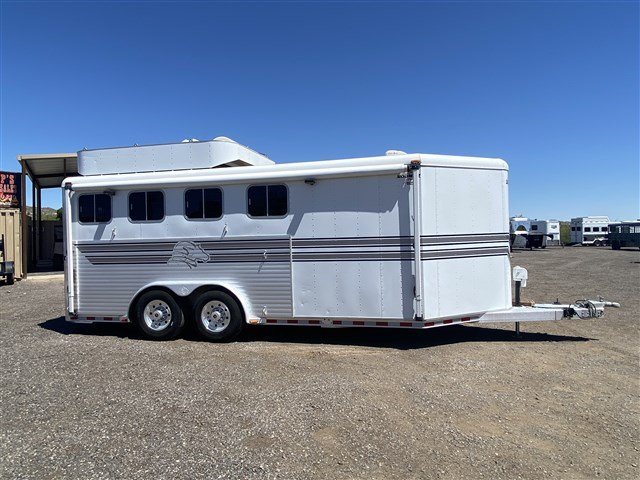 2000 Sooner 4 Horse Bumper Pull – Dressing Room, Awning – Full profile view of the curbside showing wheels and windows