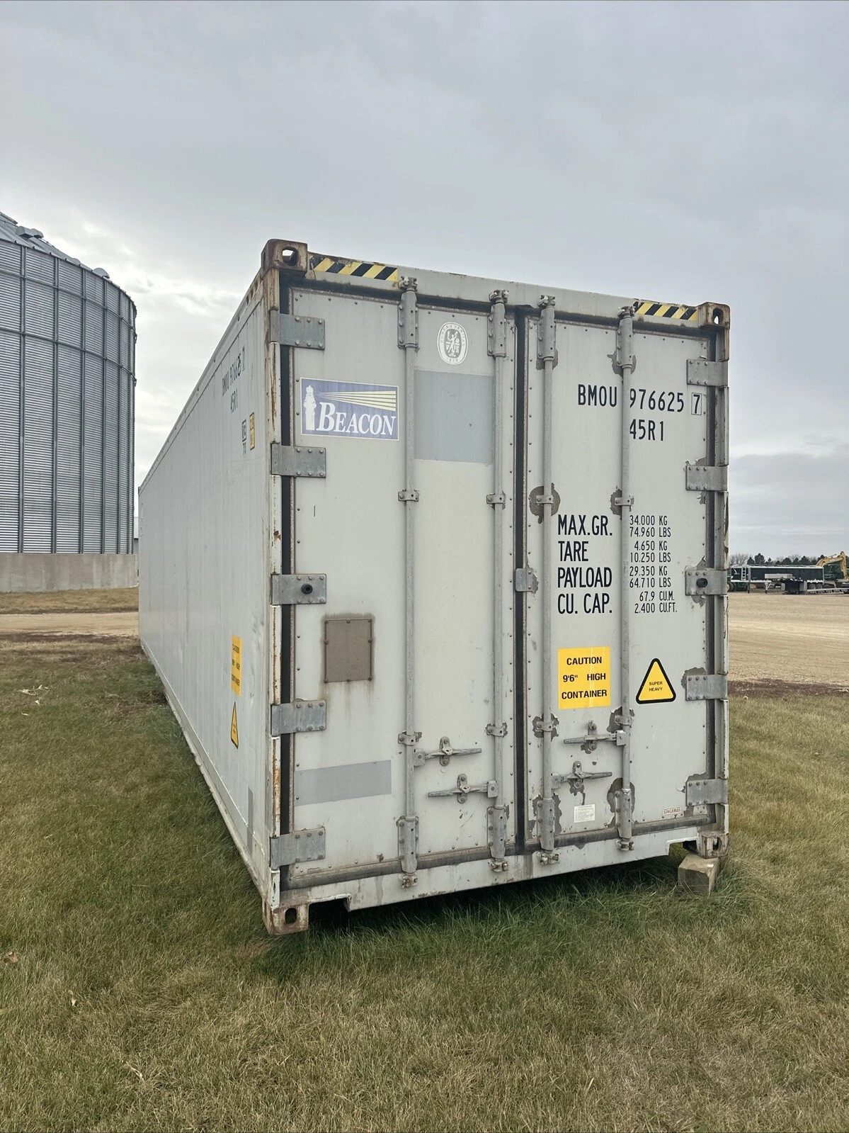 40ft Refrigerated Shipping Container – Daikin Cooling – three-quarter exterior view of refrigerated container with cargo doors closed