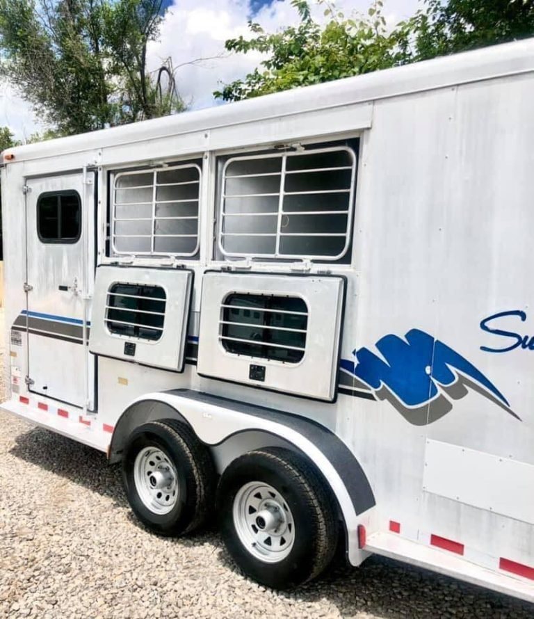 1998 Sundowner 3 Horse Slant Trailer – Dressing Room – Close-up of the trailer side showing open drop down windows and dual axles