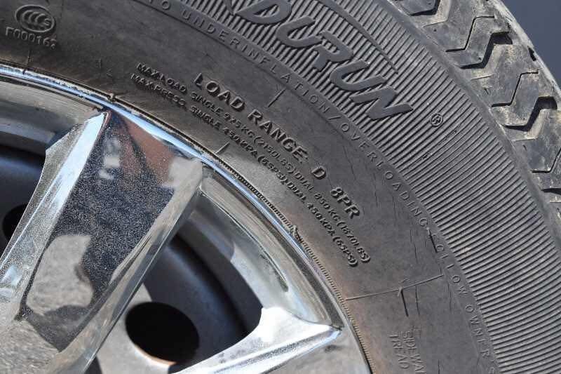 2004 Dalton 2 Horse Bumper Pull Trailer – Aluminum, Straight Load – Close-up view of the trailer tire sidewall showing the load range and brand