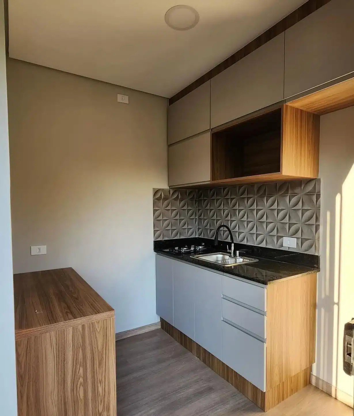 20ft Container Home – Integrated Water Tank – Custom 20ft Shipping Container Home With Water Tank — 20ft — new in new condition (3)