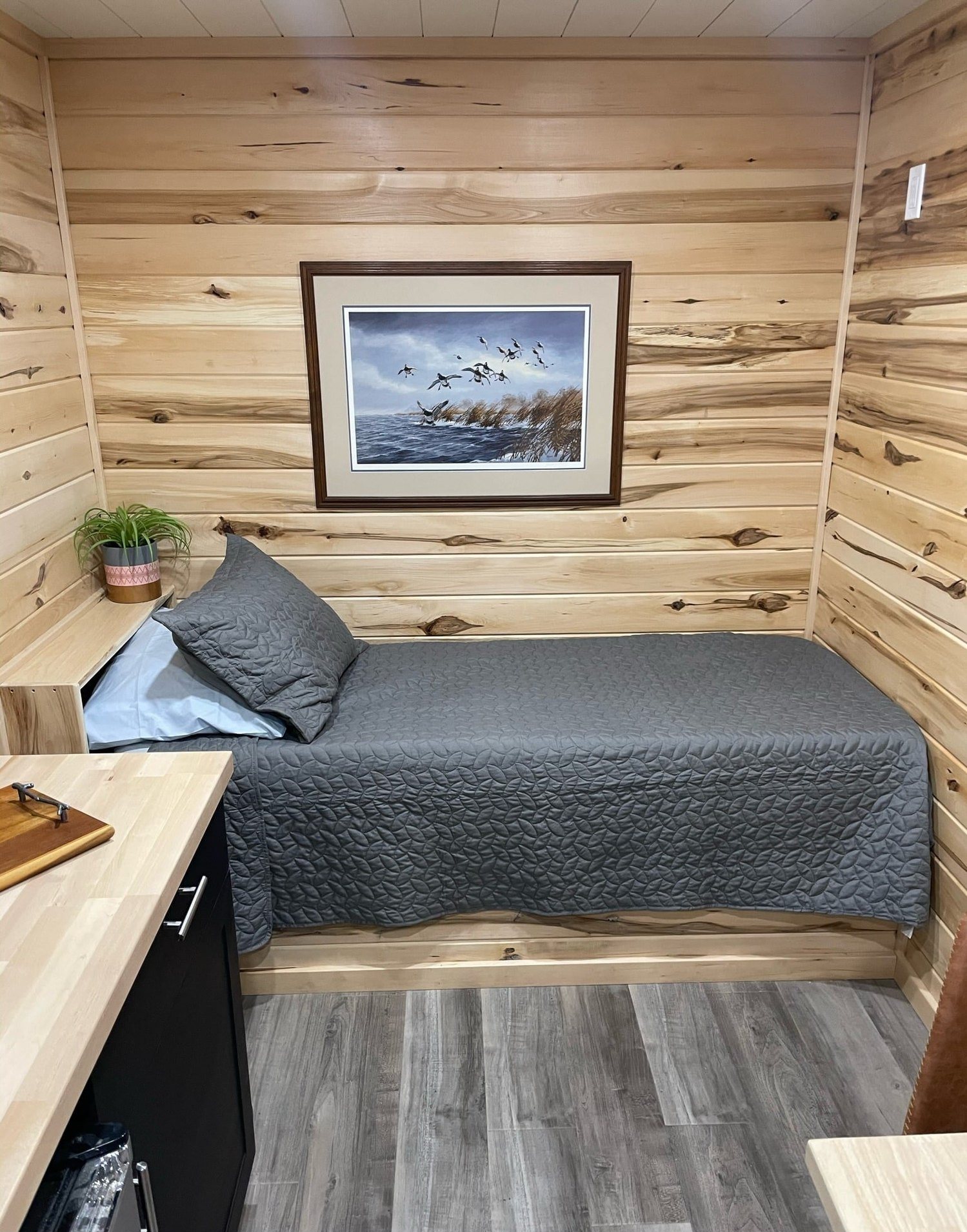 20ft Jack Container Cabin – Open Layout, Kitchenette & Bath – 20FT Jack Hunting Container Cabin | Off-Grid Container Home with Kitchen & Rooftop Deck — 20ft — new in new condition (4)