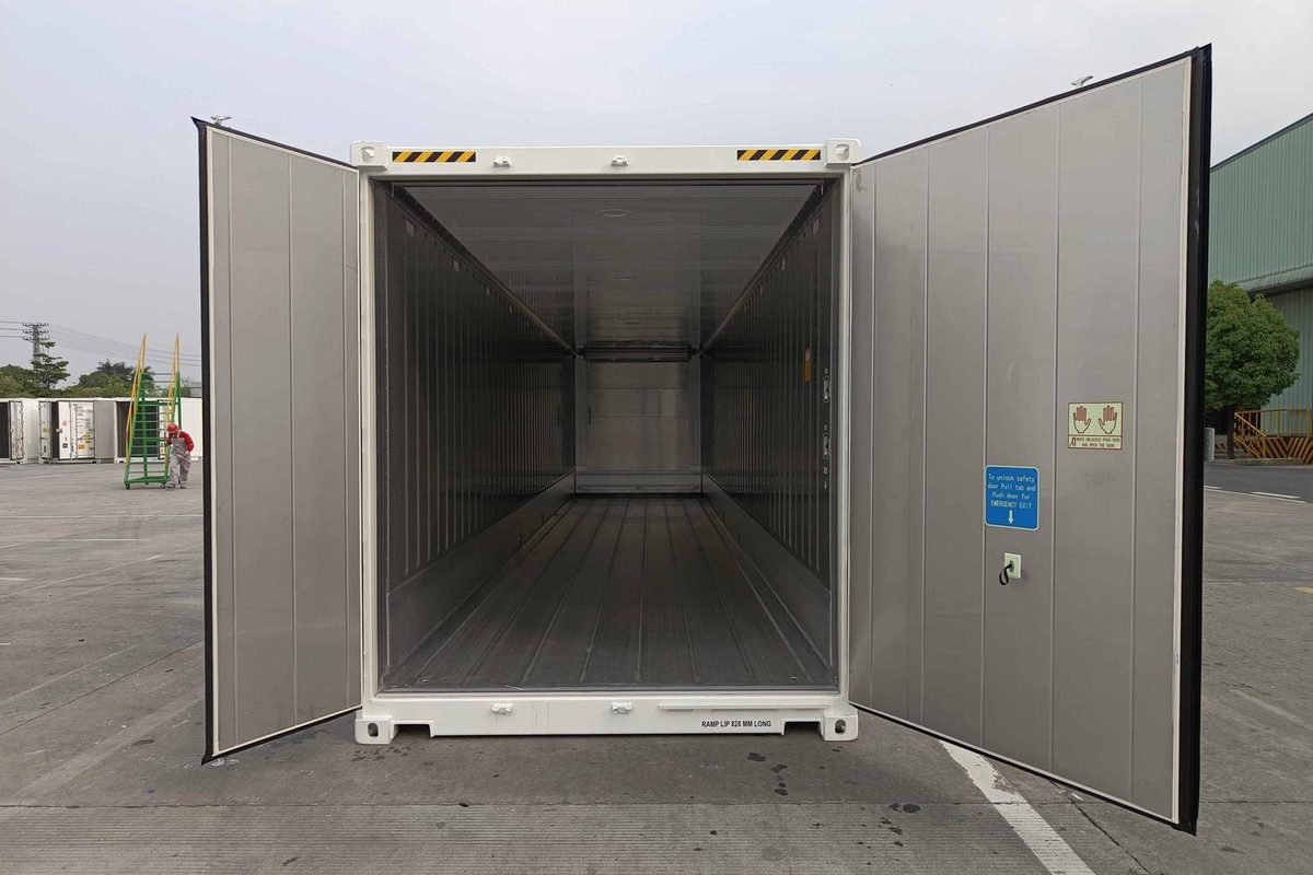 40ft Refrigerated Shipping Container – Integrated Cooling – open refrigerated container doors revealing empty metal interior