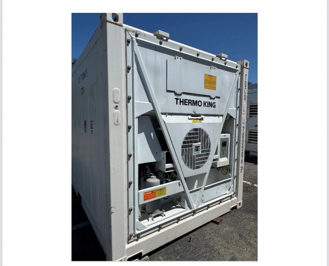 20ft Used Refrigerated Shipping Container – Thermo King – White refrigerated container showing front cooling equipment, protective braces, and side wall