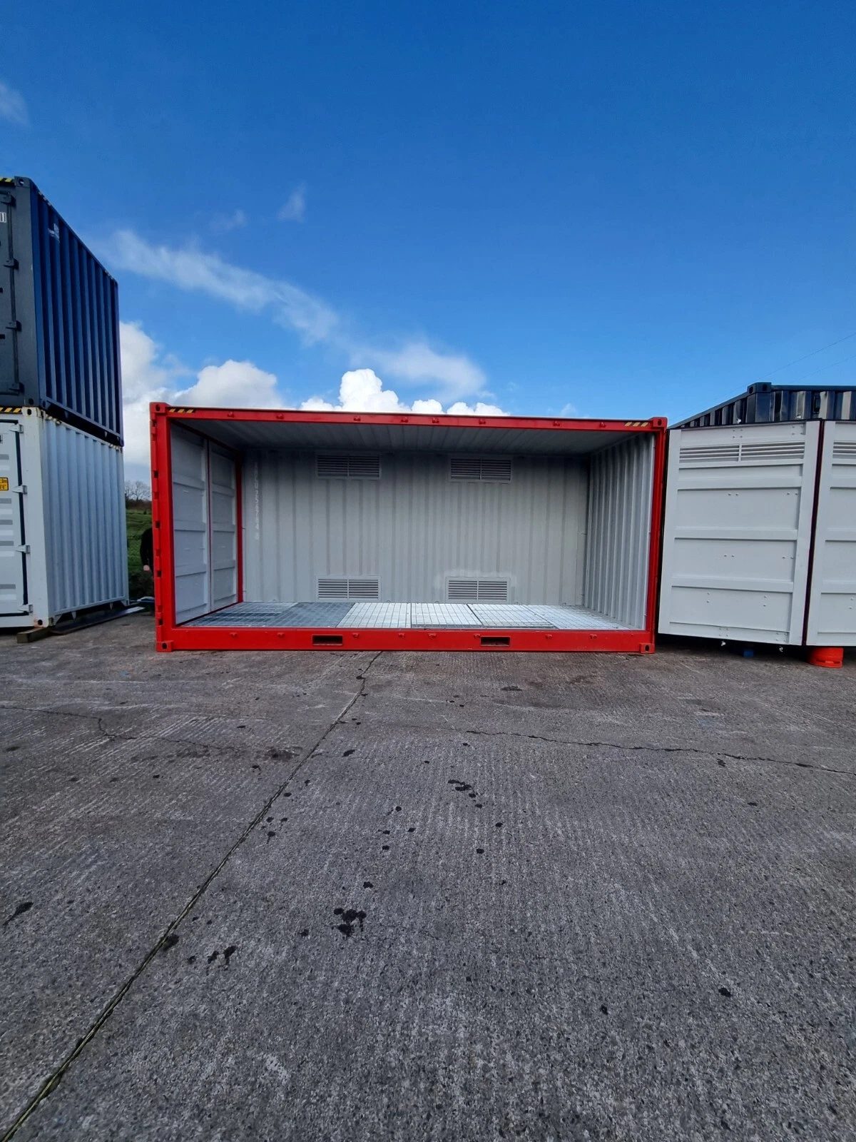 20ft Bunded Hazardous Goods Container – Vented Storage – open-sided container with empty interior, grated floor and vents