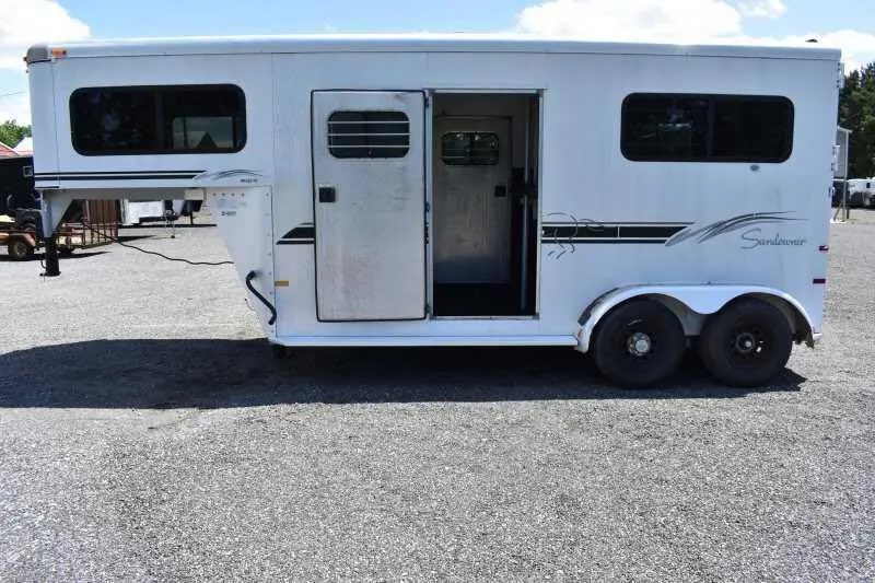 2000 Sundowner 2 Horse Gooseneck Trailer – Dressing Room – Passenger side view with the front access door fully open