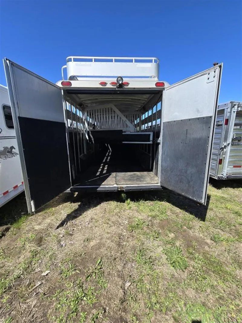 2006 C&C 4 Horse Gooseneck Trailer – Dual Hay Racks – Rear view of the trailer with the double doors swung wide open