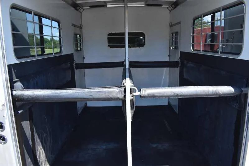 2000 Sundowner 2 Horse Gooseneck Trailer – Dressing Room – View from the rear looking into the double horse stalls