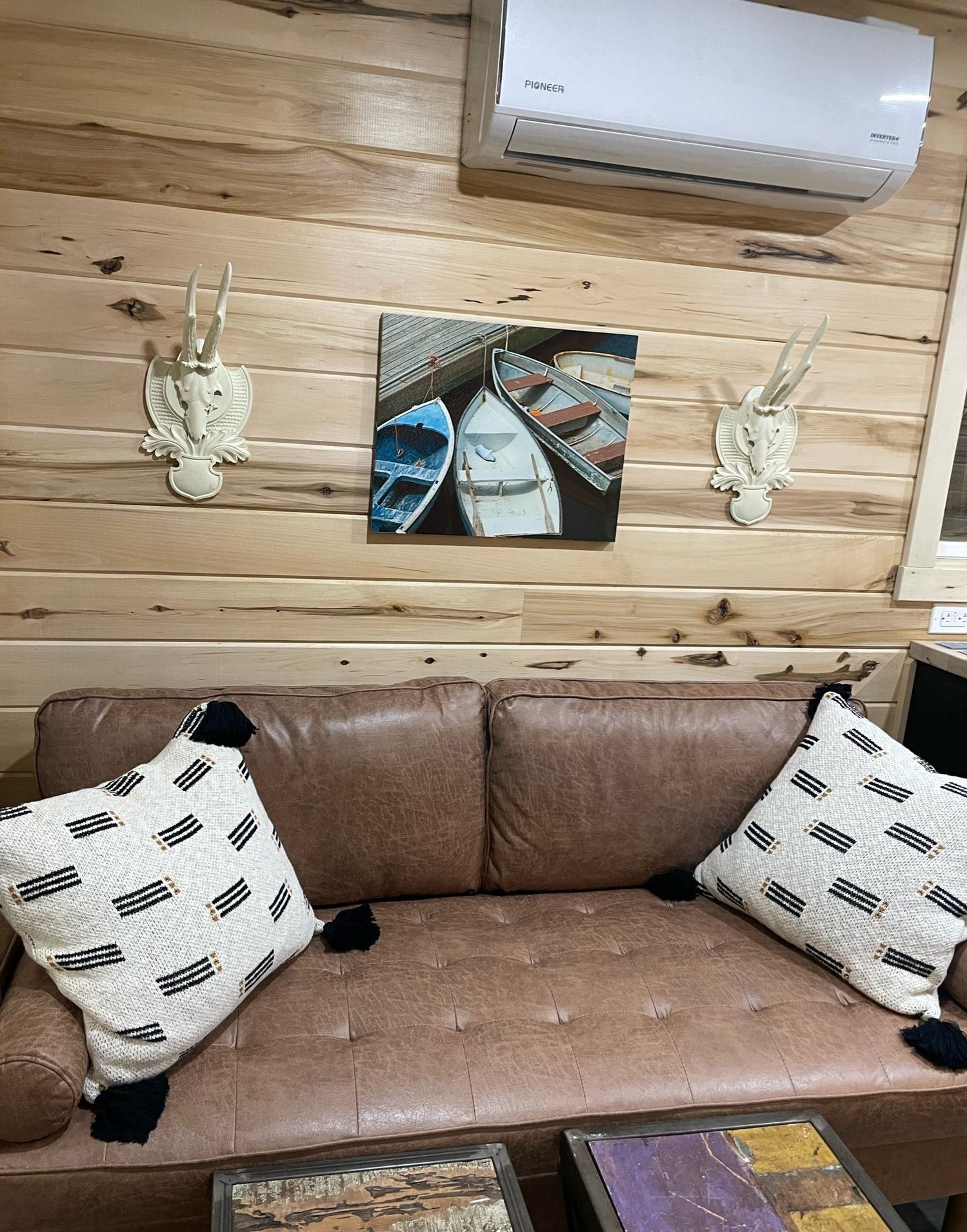 20ft Jack Container Cabin – Open Layout, Kitchenette & Bath – 20FT Jack Hunting Container Cabin | Off-Grid Container Home with Kitchen & Rooftop Deck — 20ft — new in new condition (6)