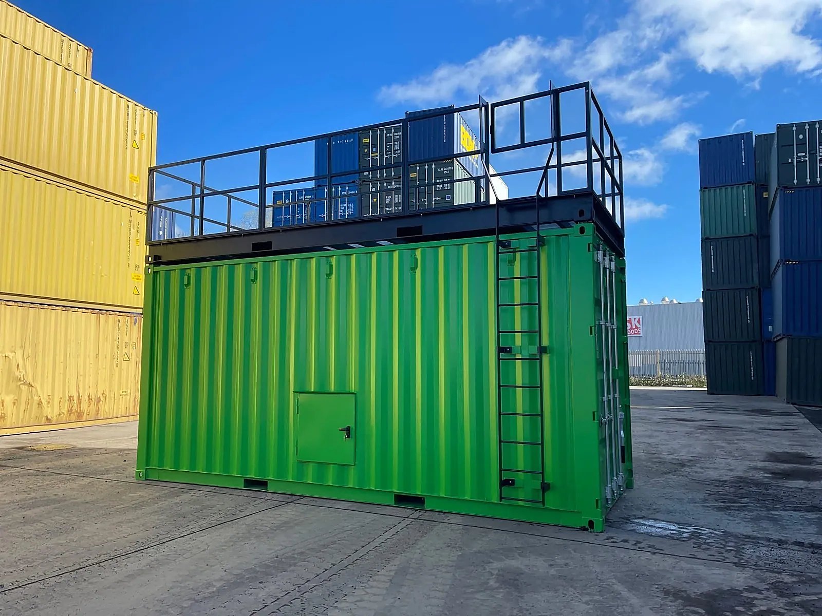 20ft Custom Training Container – Confined Space Layout – green training container with side hatch, ladder and rooftop railings