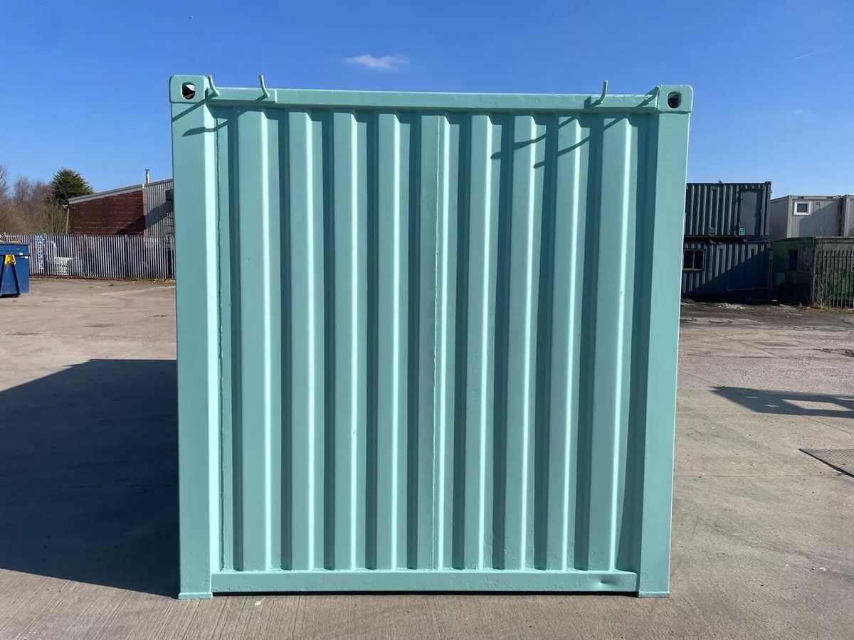 20ft Refurbished Storage Container – Anti-Vandal Doors – straight-on view of corrugated container end wall