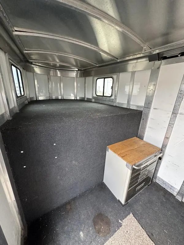 2004 Cherokee Trailers 4-Horse Gooseneck – Rear Tack – Gooseneck sleeping or storage area with a small tool chest below