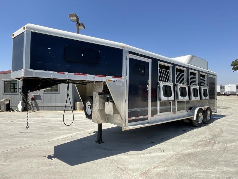 2005 Jamco 4 Horse Gooseneck Trailer – Blue, Air Suspension – A wide angle three-quarter shot of the trailer exterior against a blue sky