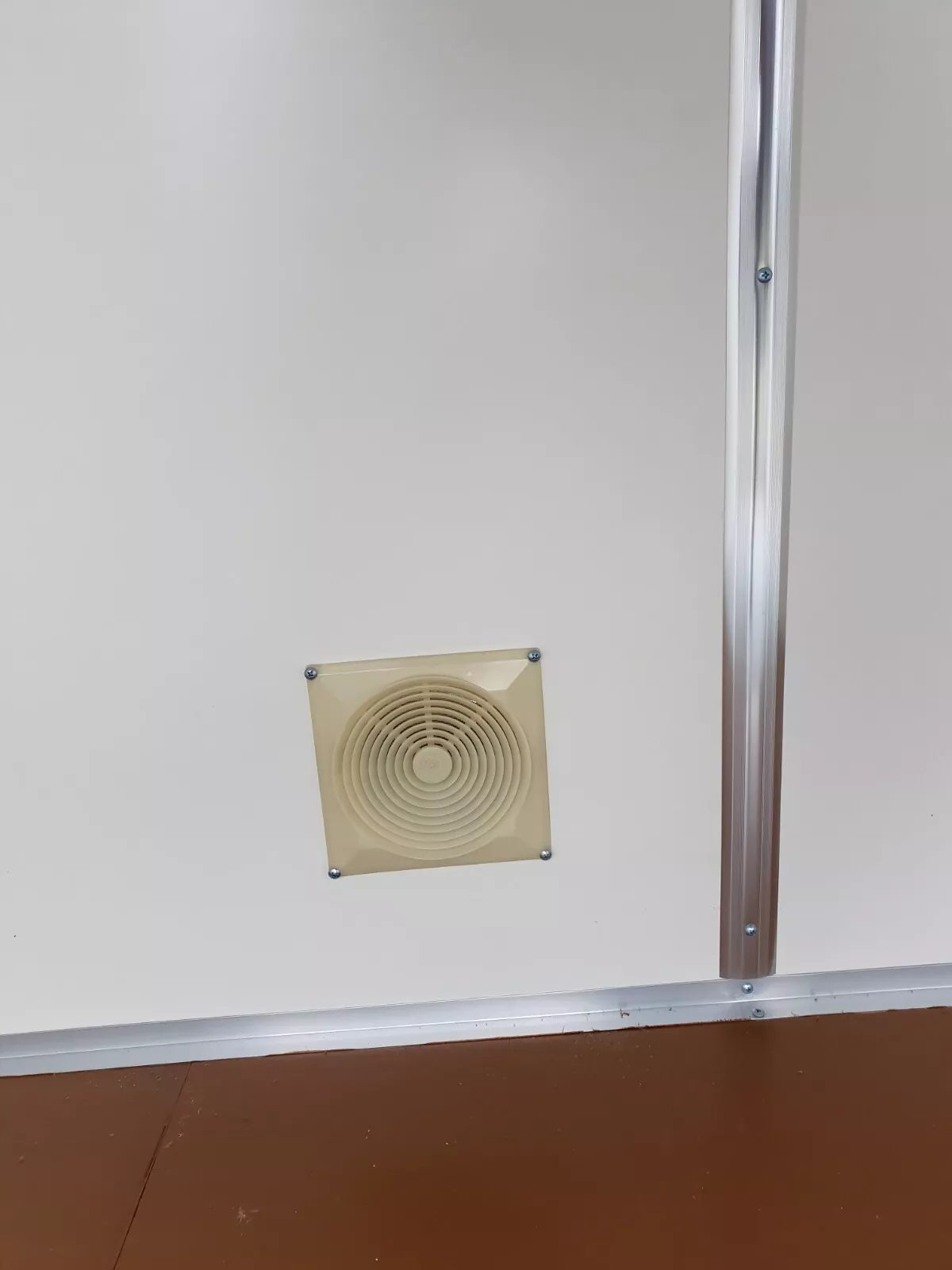 40ft High Cube Storage Container – Insulated, Plywood-Lined – close-up of interior wall vent and metal panel trim