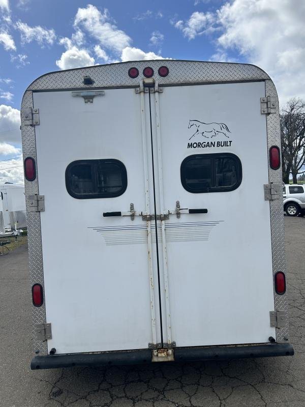 2000 Morgan Built 3 Horse Trailer – Bumper Pull – A straight-on view of the closed double rear doors of the trailer