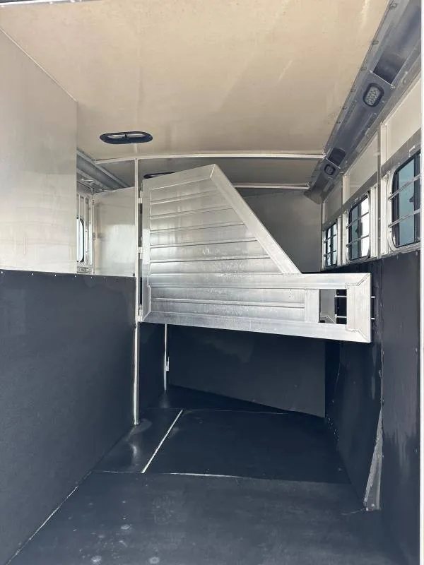 2004 Hart 3 Horse Gooseneck Trailer – Weekender Living Quarters – The interior horse stall area with aluminum dividers and rubber mats