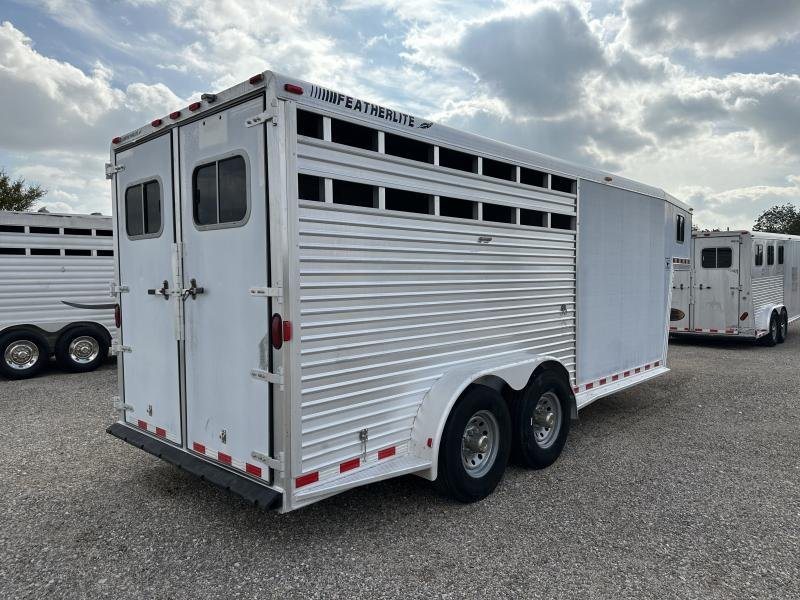 2000 Featherlite 3 Horse Gooseneck – Dressing Room – Rear three-quarter view of the trailer showing the back doors and side slats