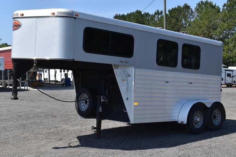 2014 Sundowner 2 Horse Gooseneck Trailer – Electric Jack – Three-quarter exterior view of the driver side and front of the gooseneck trailer