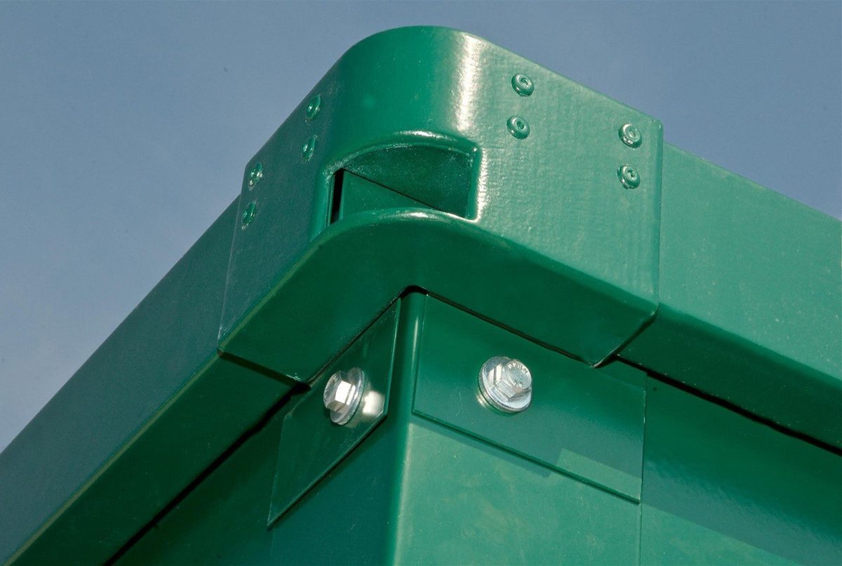 Flat Pack Office – Insulated Panels, Pre-Wired Electrical – close-up of green upper corner bracket and fixing bolts