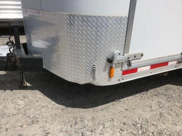 2010 Merhow 3 Horse Bumper Pull Trailer – Rear Ramp – Close up of the front diamond plate stone guard and hitch assembly