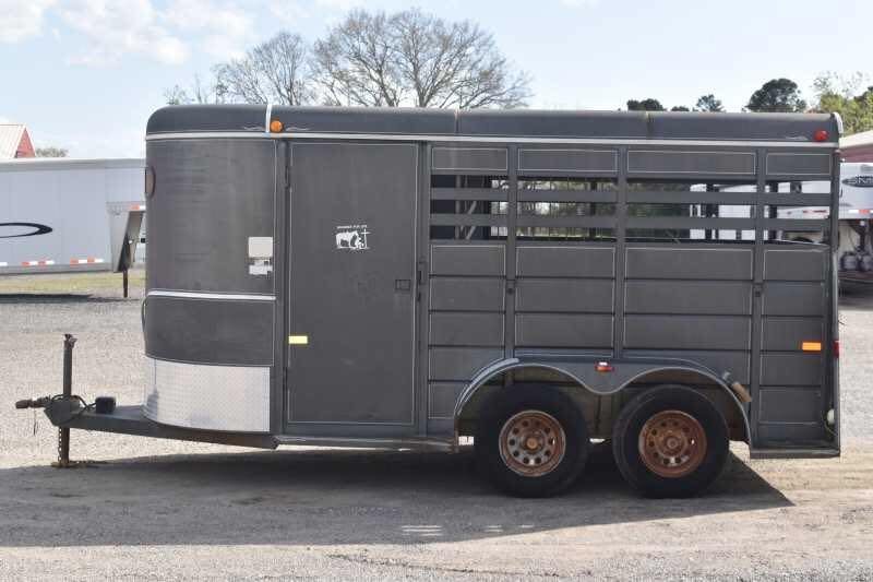 2007 WW 2HSL 2 Horse Trailer – Front Dressing Room – Direct driver side profile of a grey metal horse trailer parked on gravel