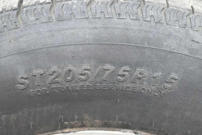 2005 Sundowner 2 Horse Trailer – Sunlite Straight Load – Close up of tire sidewall showing the size specifications